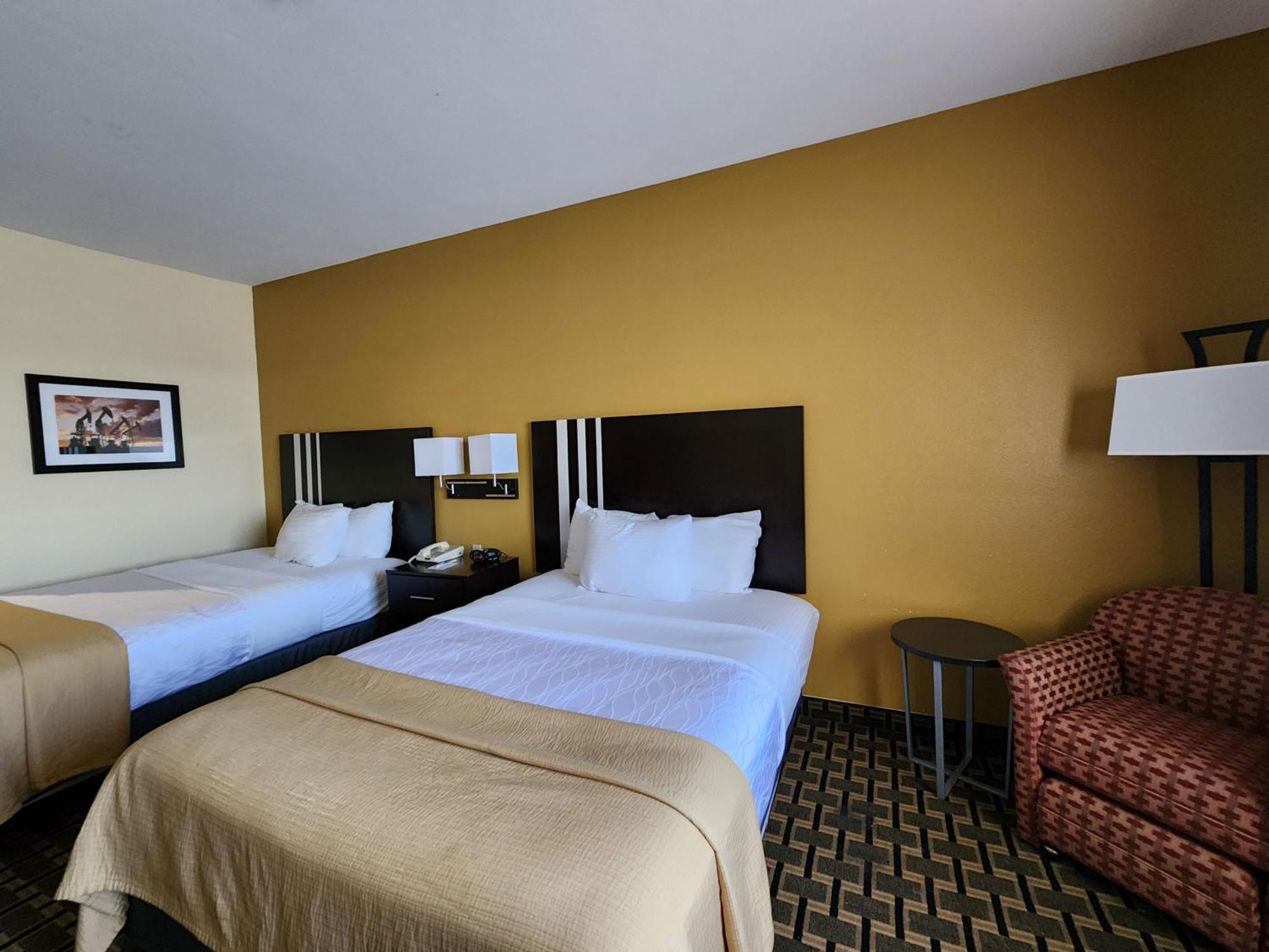 Days Inn & Suites By Wyndham Sam Houston Tollway Exterior photo