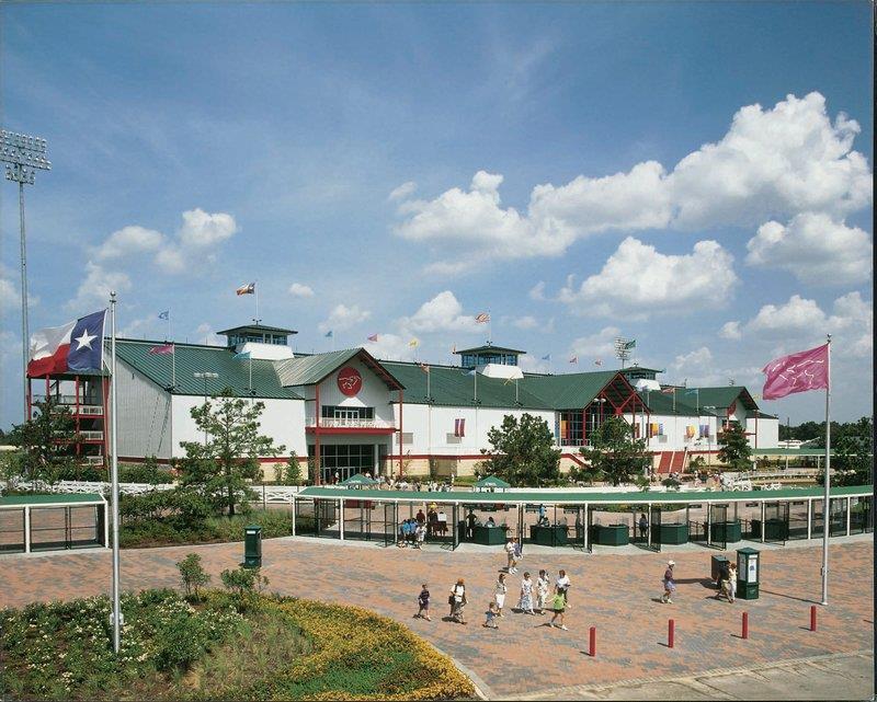 Days Inn & Suites By Wyndham Sam Houston Tollway Exterior photo